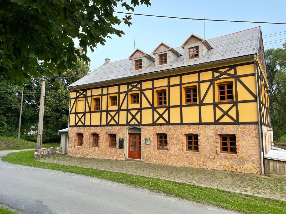 Penzion Stara Skola Vikantice Экстерьер фото